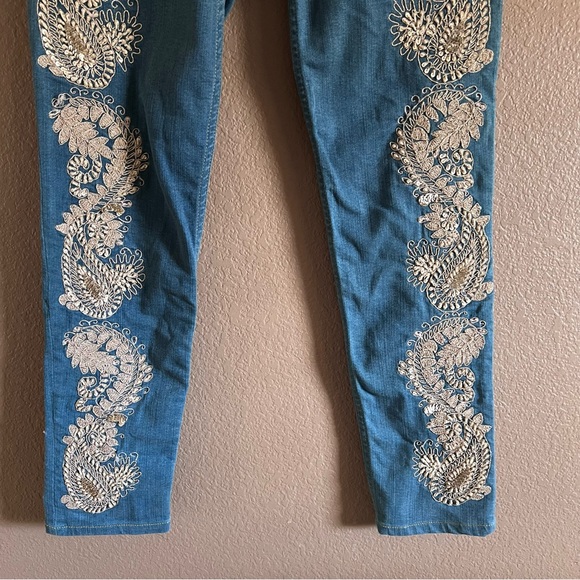 Alice + Olivia Embroidered and Sequin Ankle Jeans Size 29 - Picture 4 of 12